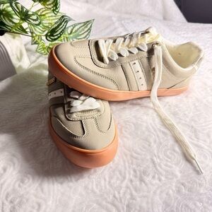 GUESS Green Suede Sneakers Women’s Size 8 NWT